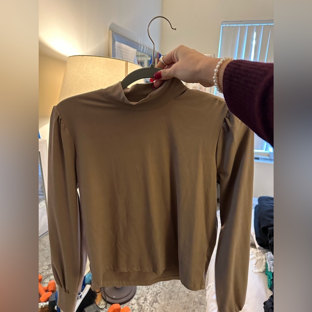 BB Dakota size small brown long sleeve